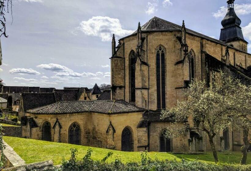 Centrally Located Sarlat Apartment With Medieval Town Views