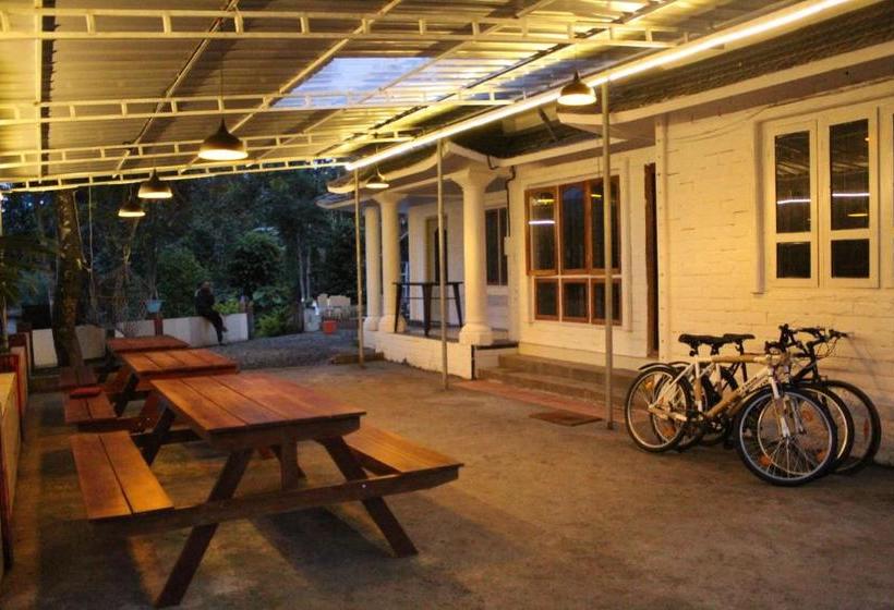 הוסטל Gostops Munnar Rooms & Dorms