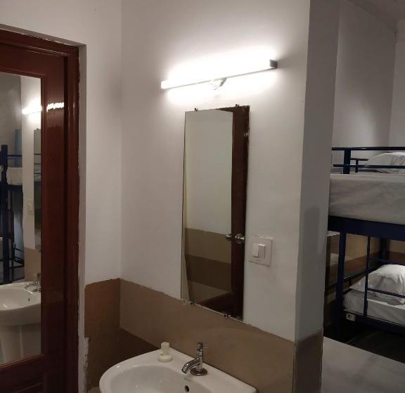 הוסטל Gostops Munnar Rooms & Dorms