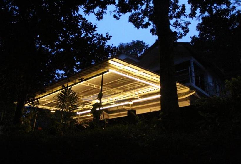 הוסטל Gostops Munnar Rooms & Dorms