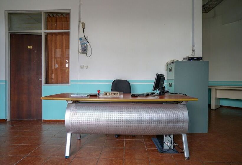 בית מלון כפרי Oyo 1844 Bravo Residence