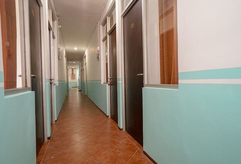 בית מלון כפרי Oyo 1844 Bravo Residence