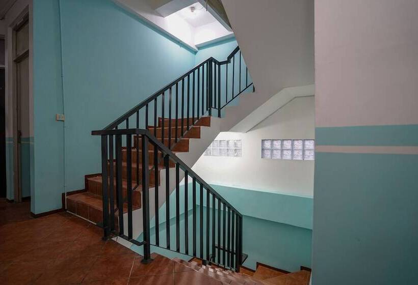 בית מלון כפרי Oyo 1844 Bravo Residence