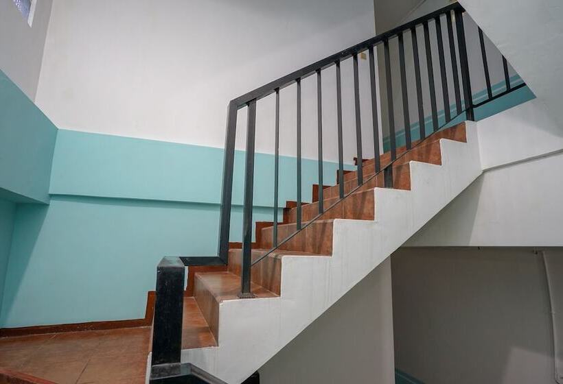 בית מלון כפרי Oyo 1844 Bravo Residence