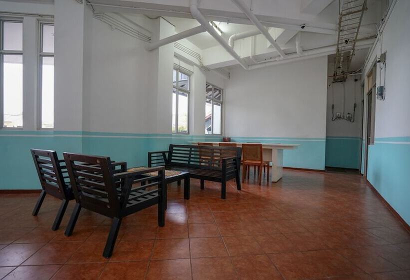 בית מלון כפרי Oyo 1844 Bravo Residence