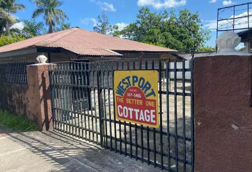 هتل Westport Cottage
