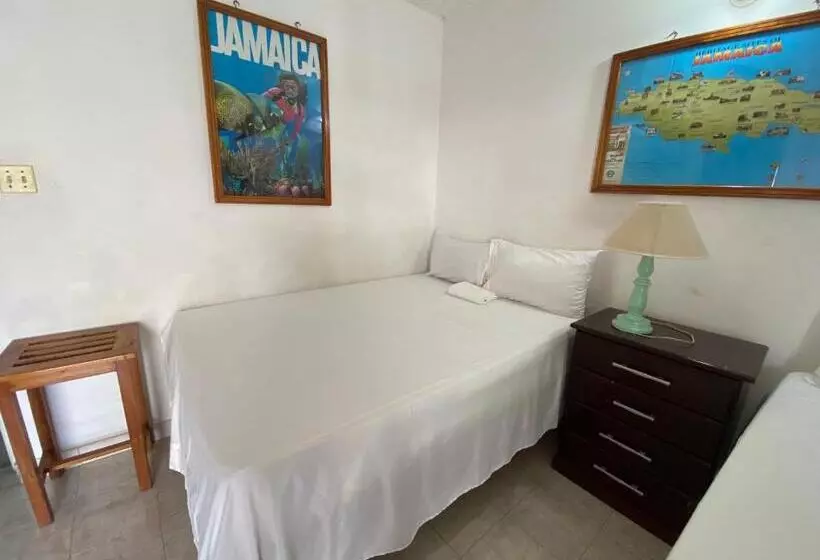 هتل Westport Cottage