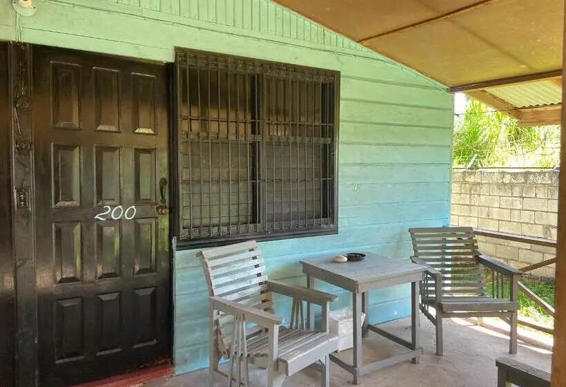 هتل Westport Cottage