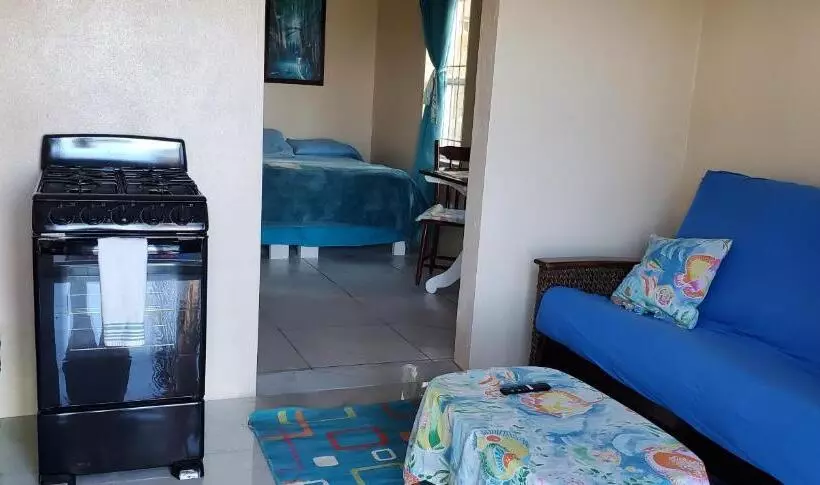 Hotelli Barefoot Beach Belize