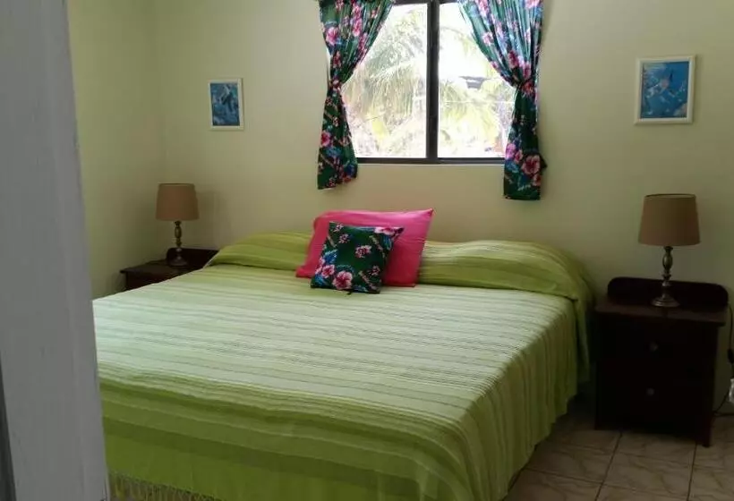 Hotelli Barefoot Beach Belize