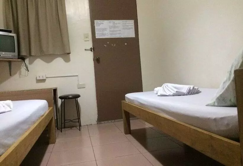 Hotelli Crisfil S Lodge Incorporated