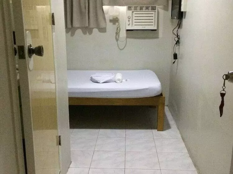 Hotelli Crisfil S Lodge Incorporated