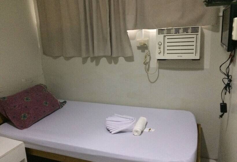 בית מלון כפרי Crisfil S Lodge Incorporated