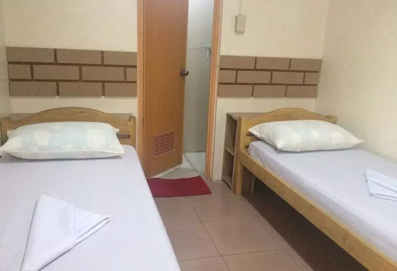 Hotelli Crisfil S Lodge Incorporated