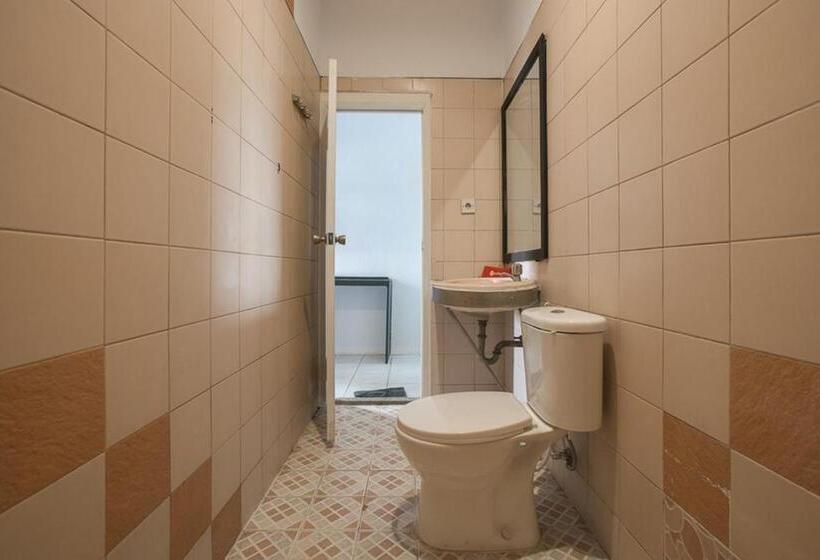 فندق Reddoorz Plus Near Jakarta Kota Station