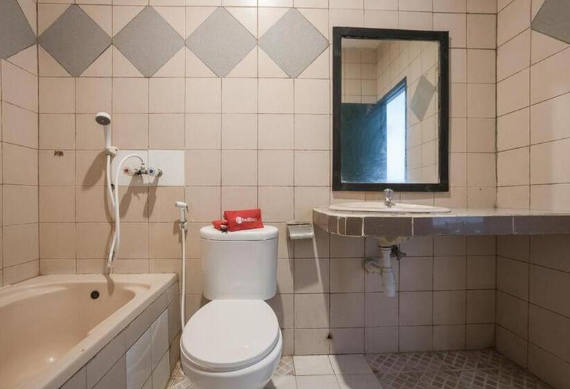 فندق Reddoorz Plus Near Jakarta Kota Station
