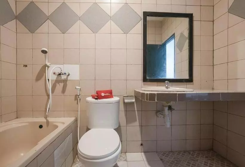 ホテル Reddoorz Plus Near Jakarta Kota Station