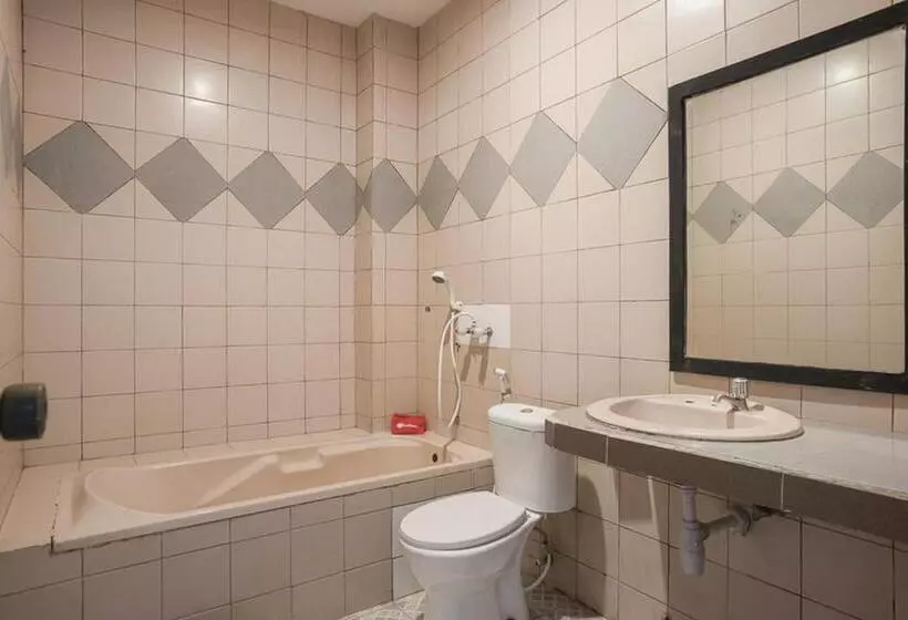 ホテル Reddoorz Plus Near Jakarta Kota Station