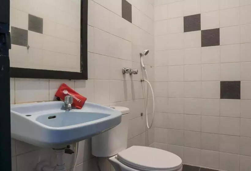 ホテル Reddoorz Plus Near Jakarta Kota Station