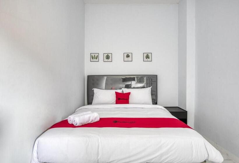 فندق Reddoorz Plus Near Jakarta Kota Station
