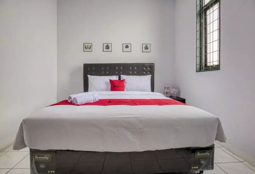 ホテル Reddoorz Plus Near Jakarta Kota Station