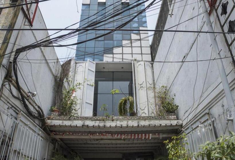 فندق Reddoorz Plus Near Jakarta Kota Station
