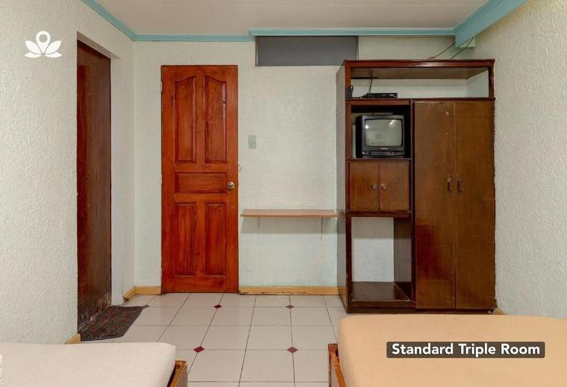 בית מלון כפרי Zen Rooms Basic Mercenary Inn