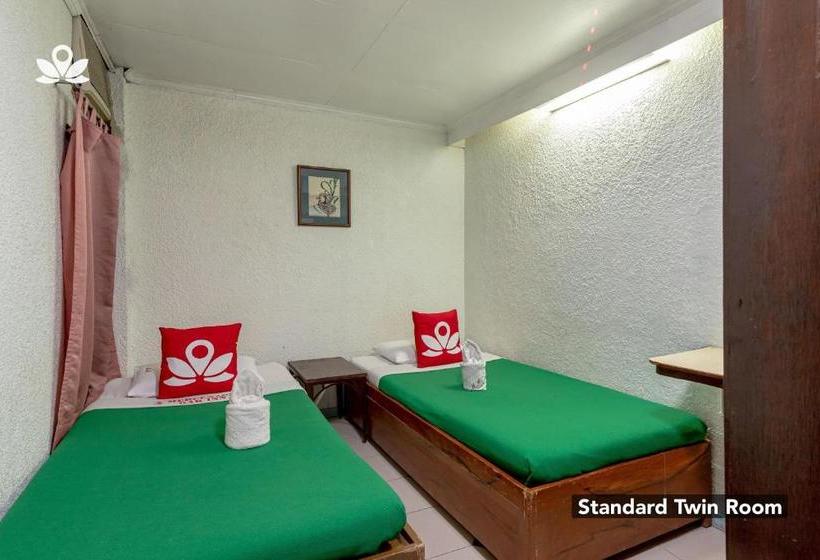 בית מלון כפרי Zen Rooms Basic Mercenary Inn