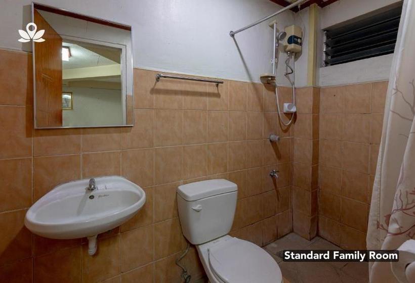 בית מלון כפרי Zen Rooms Basic Mercenary Inn