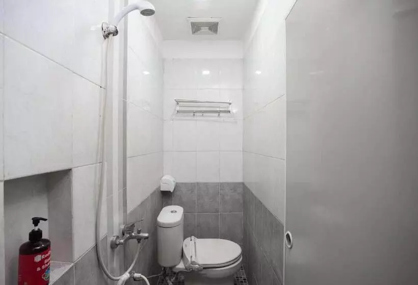 Majatalo Reddoorz Near Binus Anggrek 2