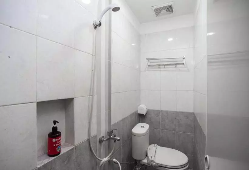 Majatalo Reddoorz Near Binus Anggrek 2