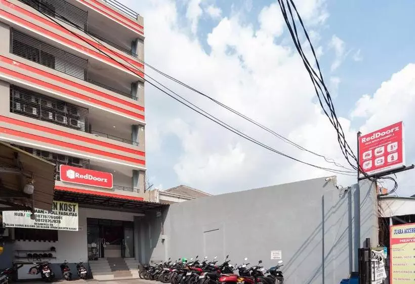 Majatalo Reddoorz Near Binus Anggrek 2
