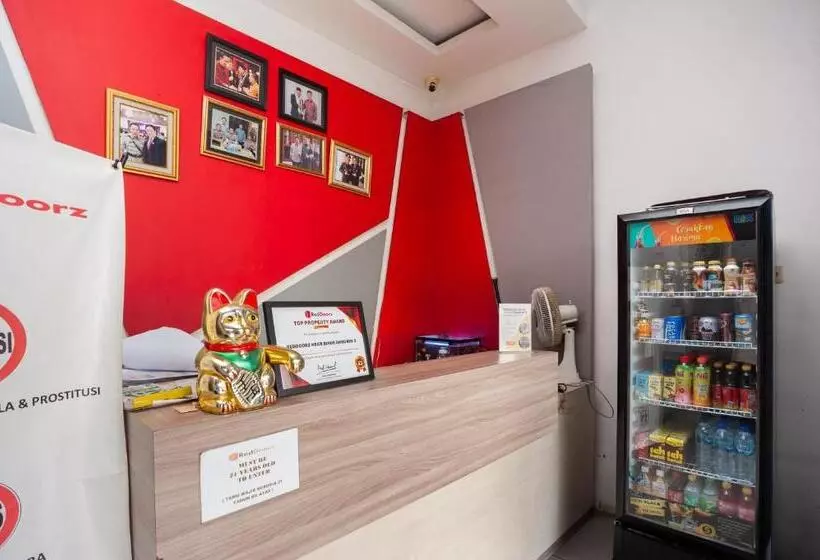 Majatalo Reddoorz Near Binus Anggrek 2