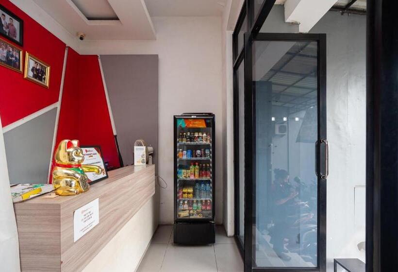 بنسيون Reddoorz Near Binus Anggrek 2