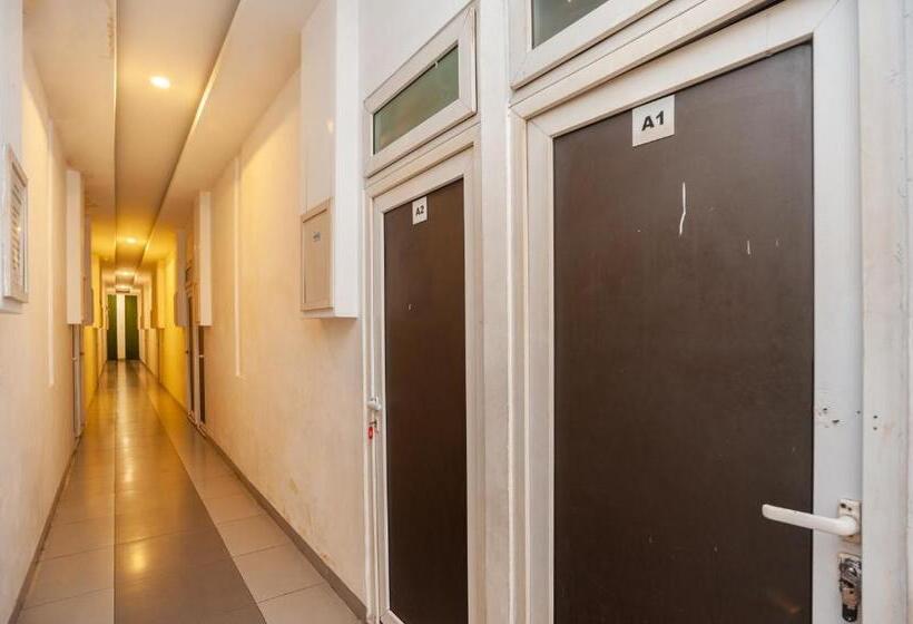 بنسيون Reddoorz Near Binus Anggrek 2