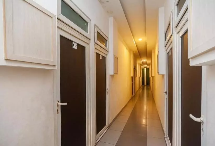 Majatalo Reddoorz Near Binus Anggrek 2