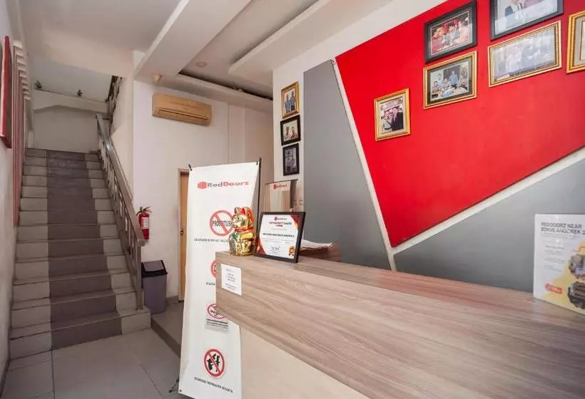 Majatalo Reddoorz Near Binus Anggrek 2
