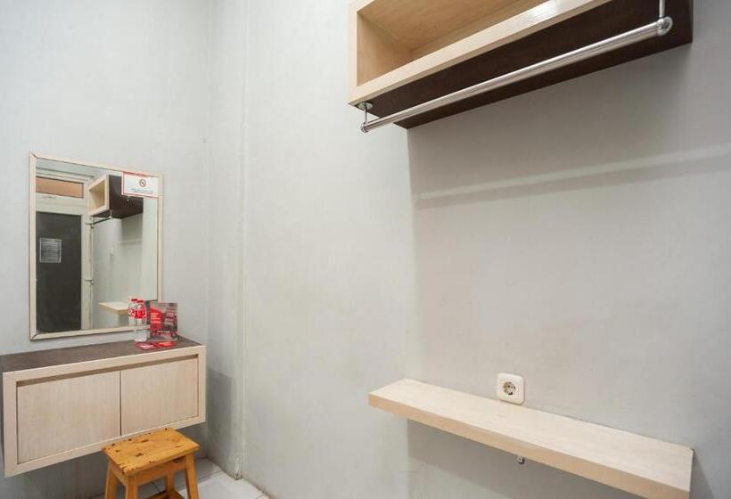 بنسيون Reddoorz Near Binus Anggrek 2