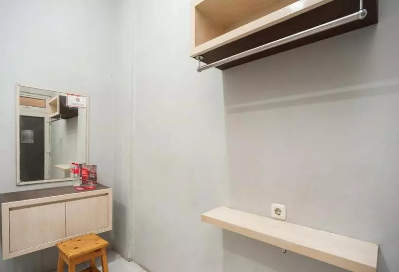 Majatalo Reddoorz Near Binus Anggrek 2