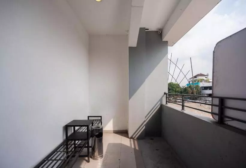 Majatalo Reddoorz Near Binus Anggrek 2