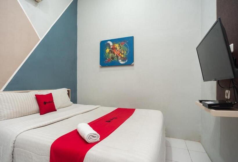 بنسيون Reddoorz Near Binus Anggrek 2