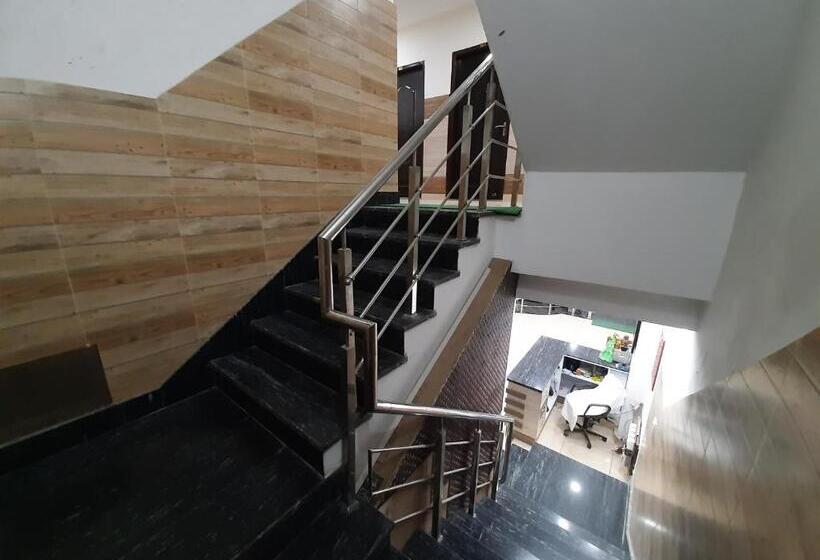 Hotel Abrol Residency