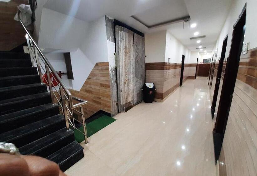 Hotel Abrol Residency