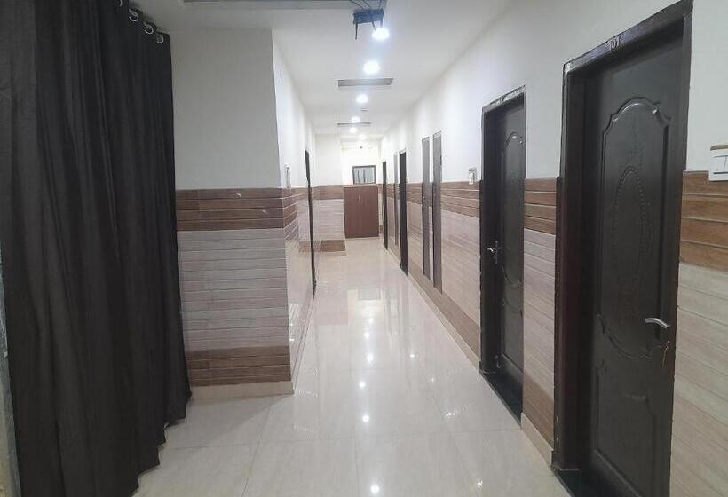 Hotel Abrol Residency