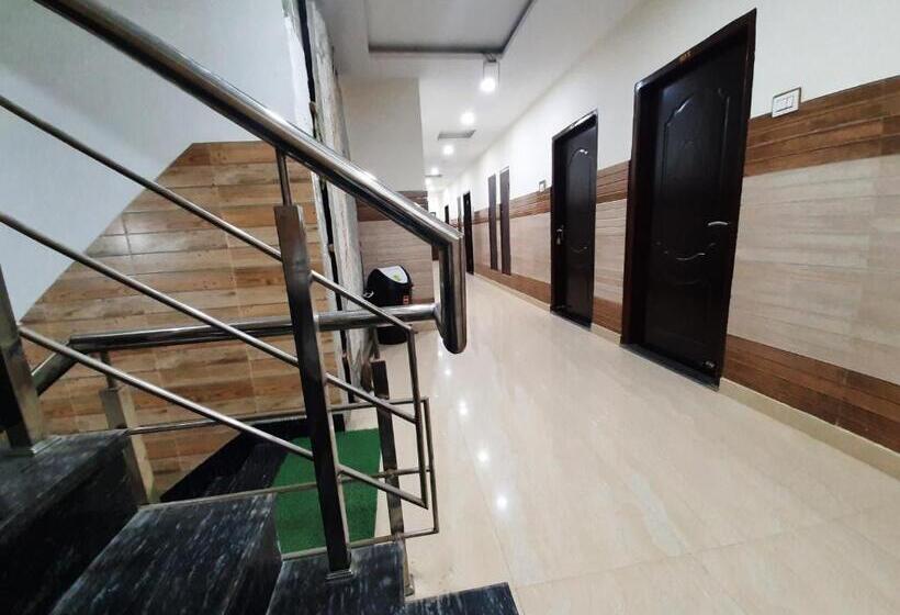 Hotel Abrol Residency