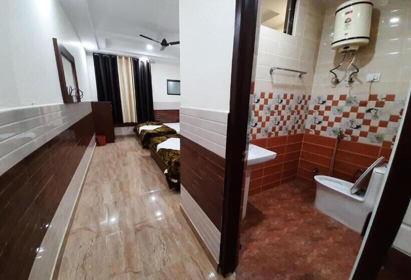 Hotel Abrol Residency