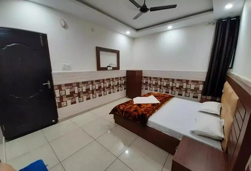 Hotelli Abrol Residency