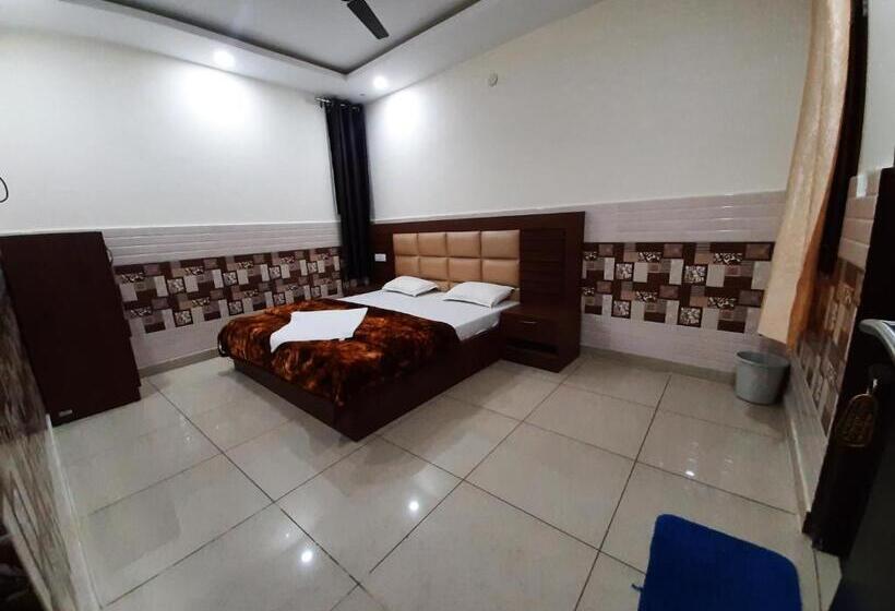 Hotel Abrol Residency