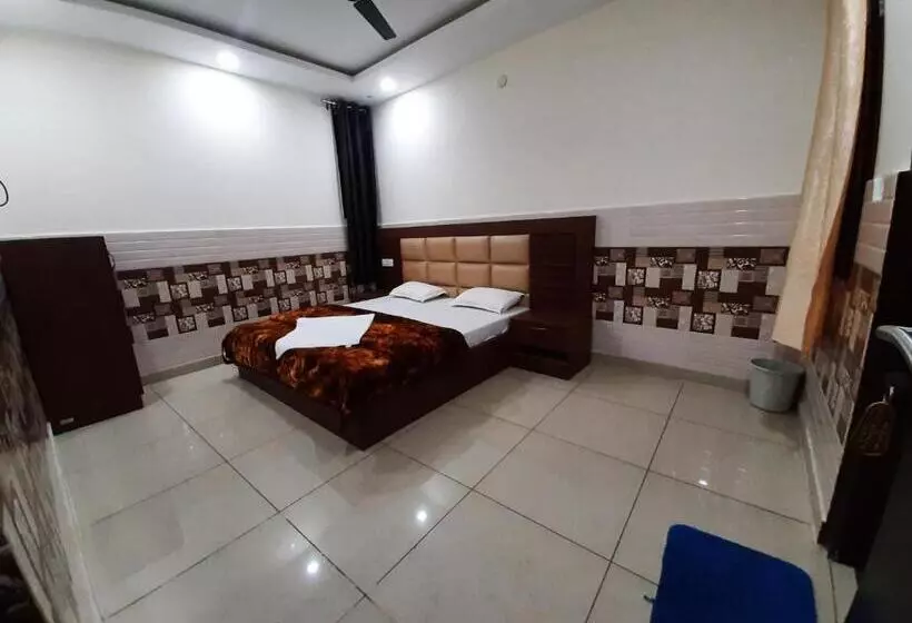 Hotelli Abrol Residency