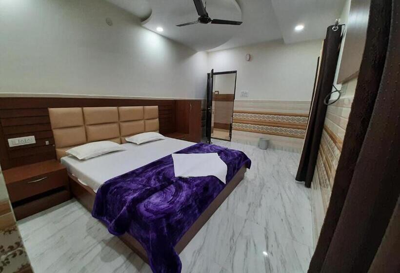 Hotel Abrol Residency